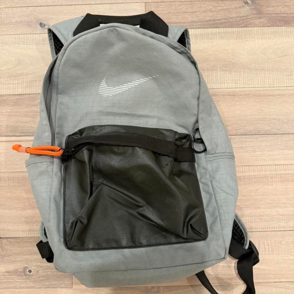 Kids Grey Nike backpack with adjustable straps